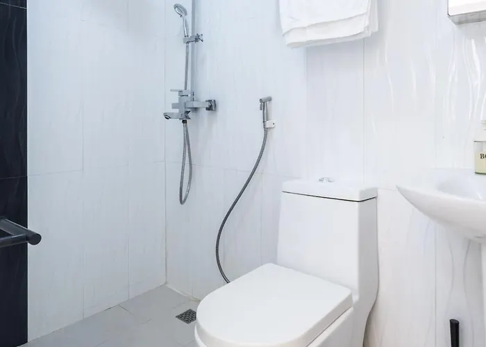 Apartment Forbeswood Heights Bgc Near St Lukes *